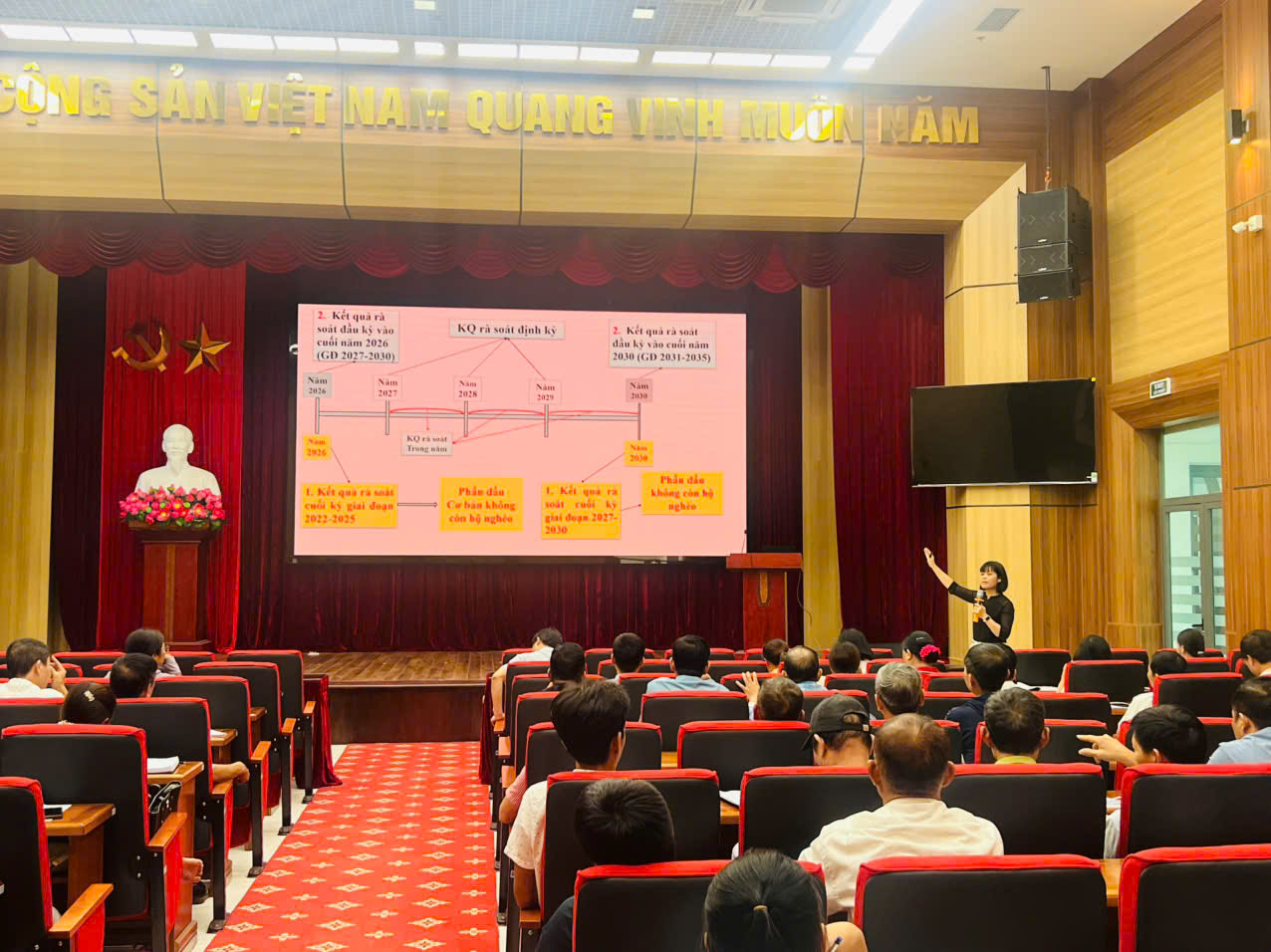 Chi cục Phát triển nông thôn phối hợp với các xã, phường tổ chức các Hội nghị tập huấn quy trình rà soát hộ nghèo, hộ cận nghèo năm 2026.