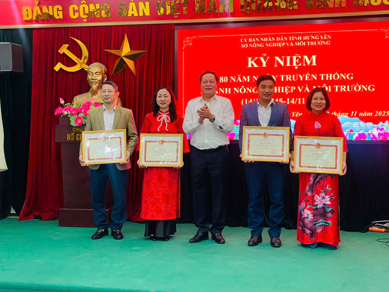 Hội nghị gặp mặt nhân dịp kỷ niệm 80 năm ngày truyền thống ngành Nông nghiệp và Môi trường (14/11/1945-14/11/2025)