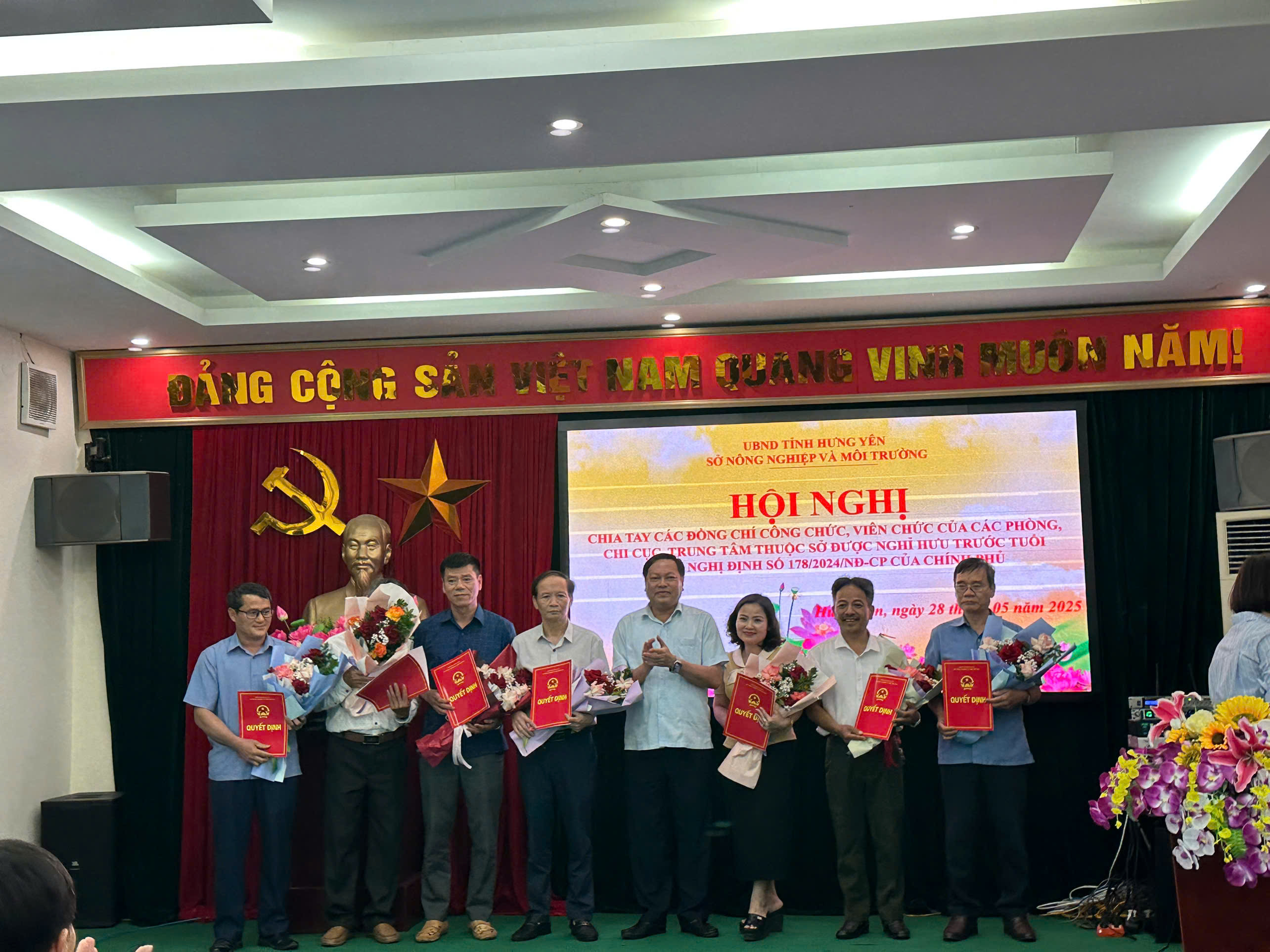 Sở Nông nghiệp và Môi trường tổ chức Hội nghị chia tay các đồng chí nghỉ hưu trước tuổi, nghỉ thôi việc theo Nghị định số 178/2024/NĐ-CP