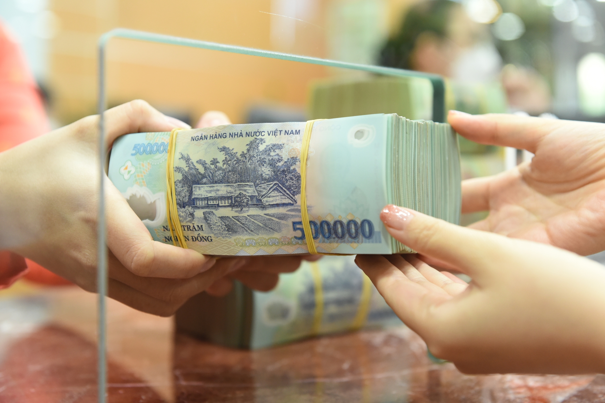 Quyết định Về việc giảm lãi suất cho vay đối với khách hàng vay vốn Ngân hàng Chính sách xã hội bị ảnh hưởng của bão số 3 (Yagi)